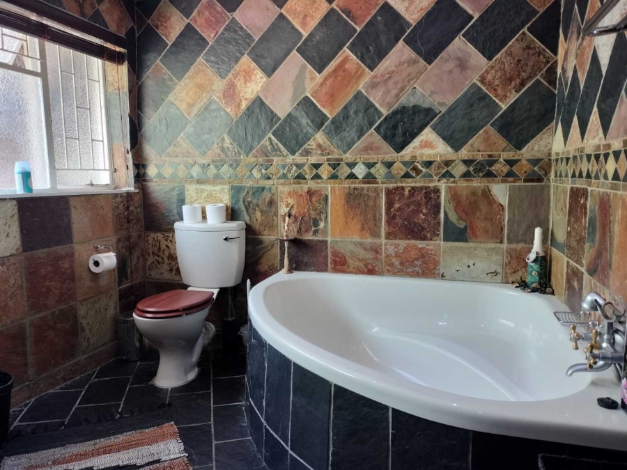 4 Bedroom Property for Sale in Langenhovenpark Free State